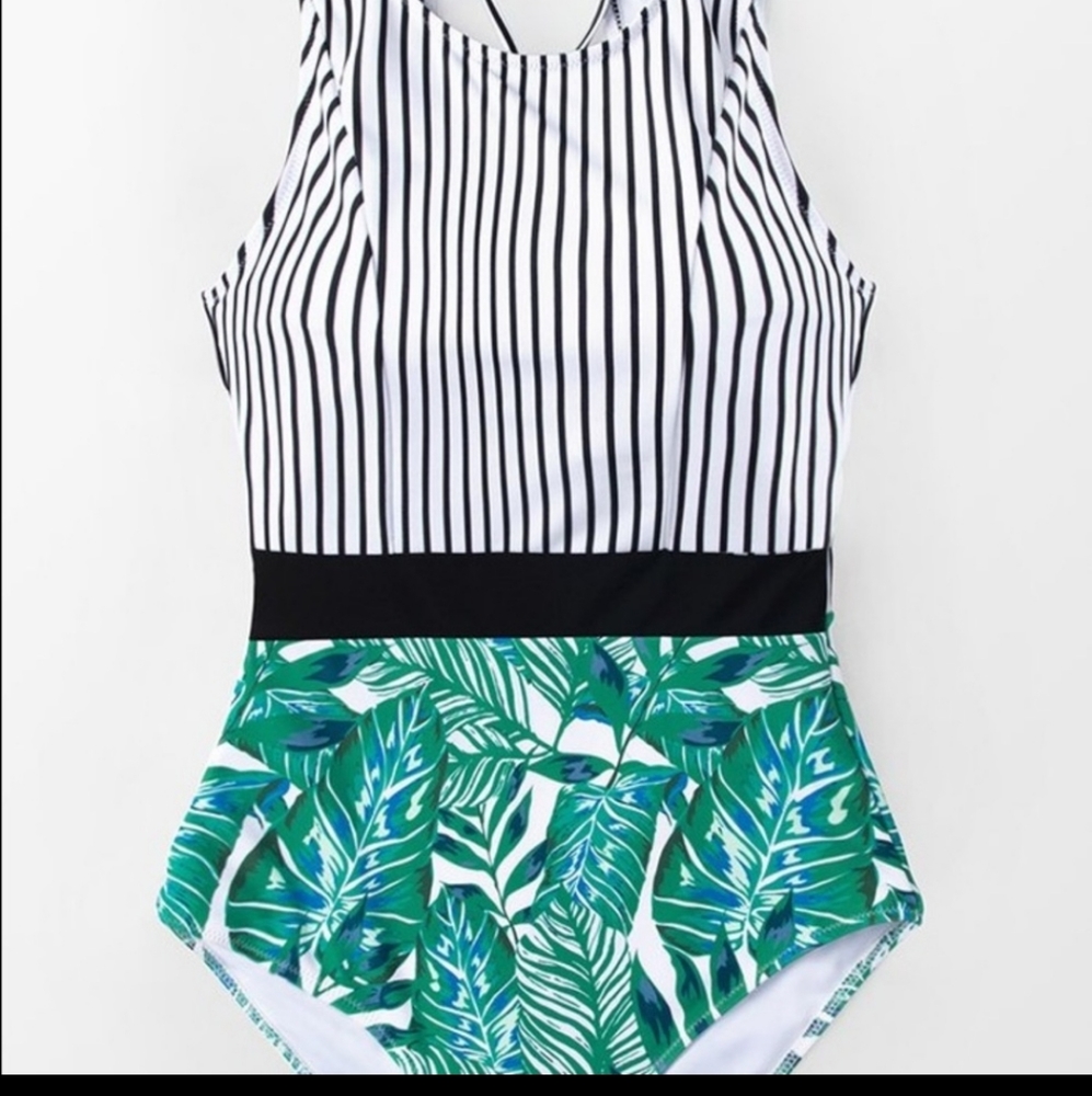 One Piece Bathing Suite  NWT🐠